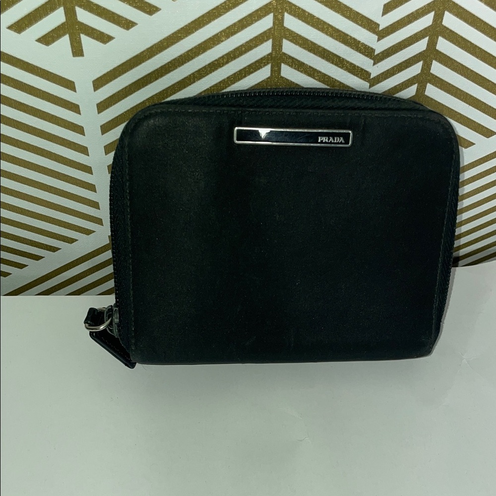 Prada Elegant Black Zip Wallet